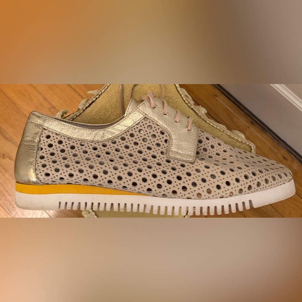 Sabrinas Leather Cream with Gold  Accent Oxford Lace-Up Shoes